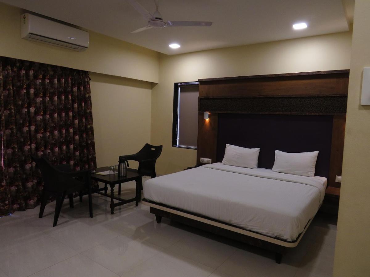 City Palace Resort โลนาวาลา ภายนอก รูปภาพ