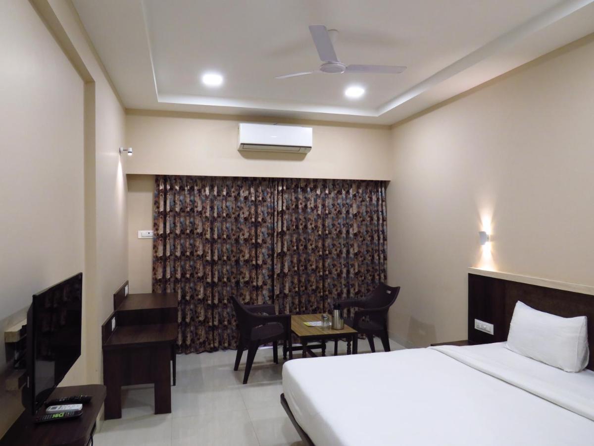 City Palace Resort โลนาวาลา ภายนอก รูปภาพ