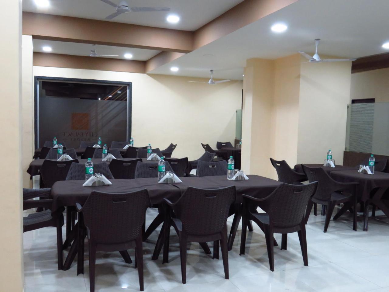 City Palace Resort โลนาวาลา ภายนอก รูปภาพ