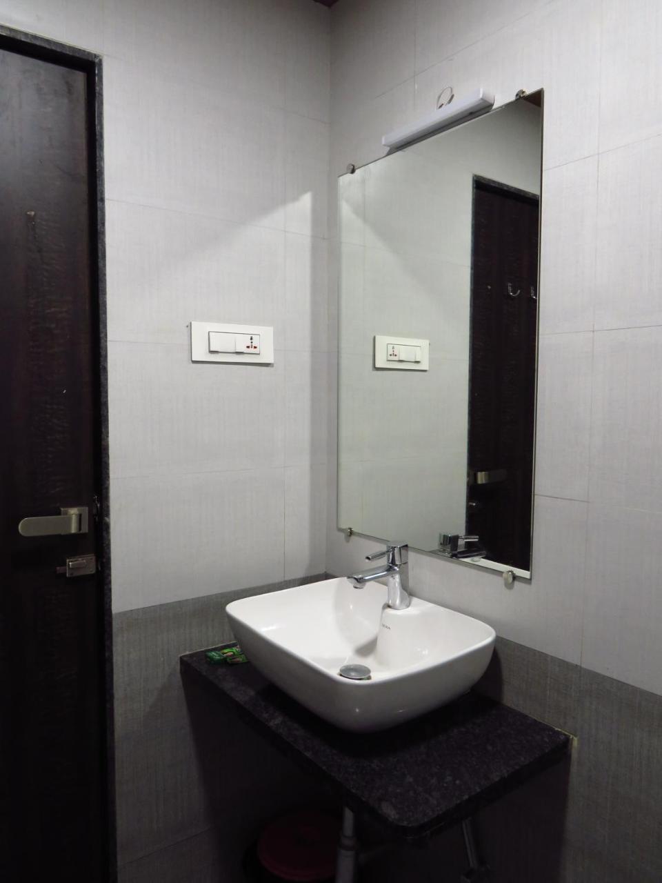 City Palace Resort โลนาวาลา ภายนอก รูปภาพ